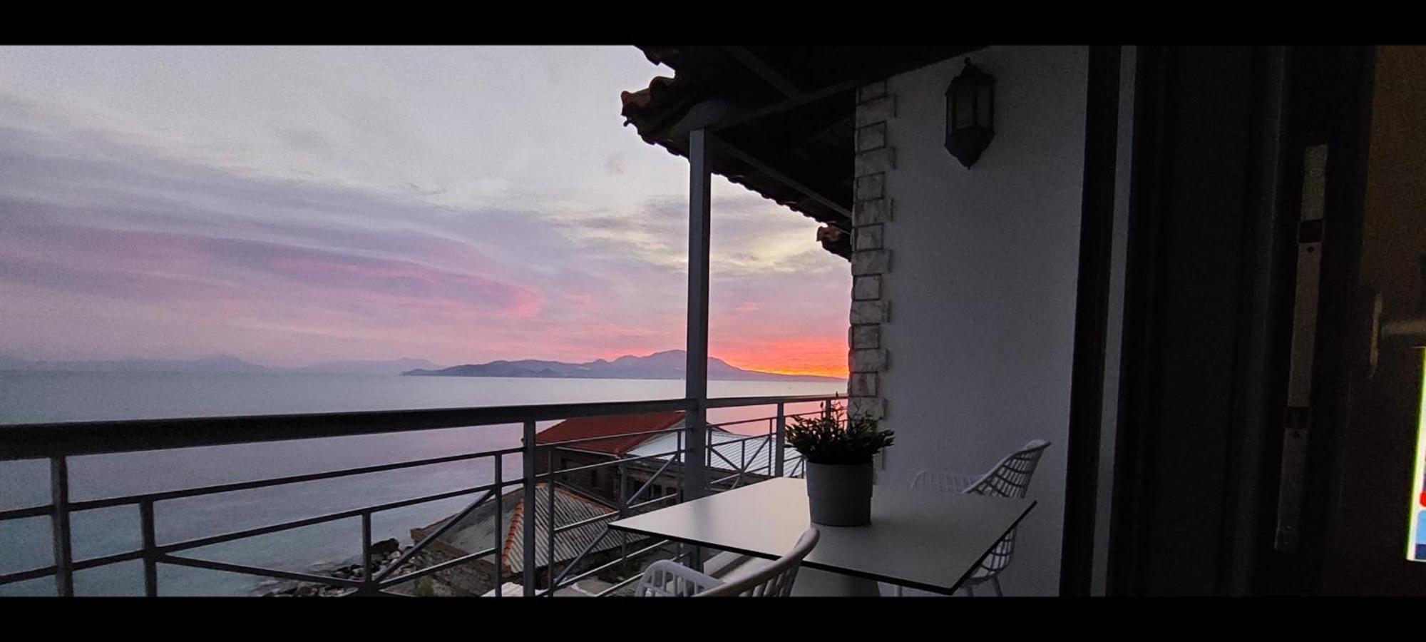 Christellie Luxury Apartment Kiáton 外观 照片